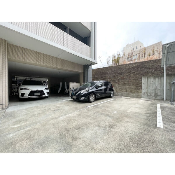 15/18 駐車場