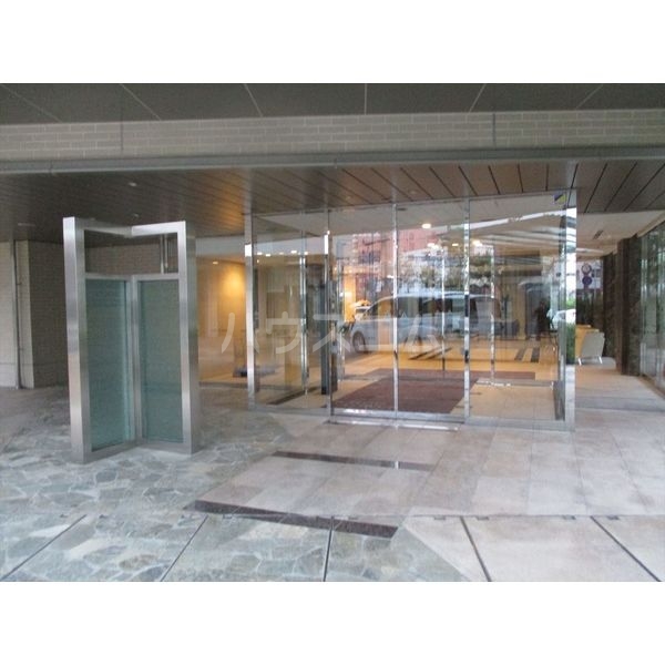 18/26 エントランス