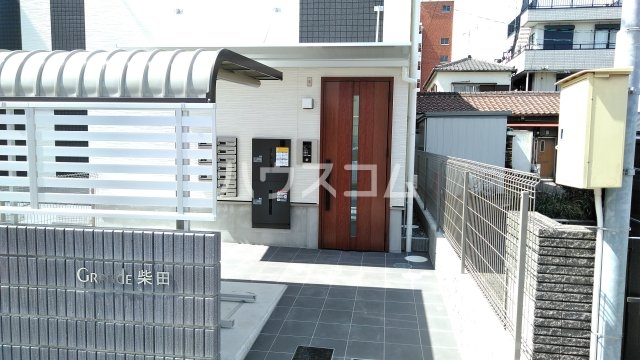 26/30 エントランス