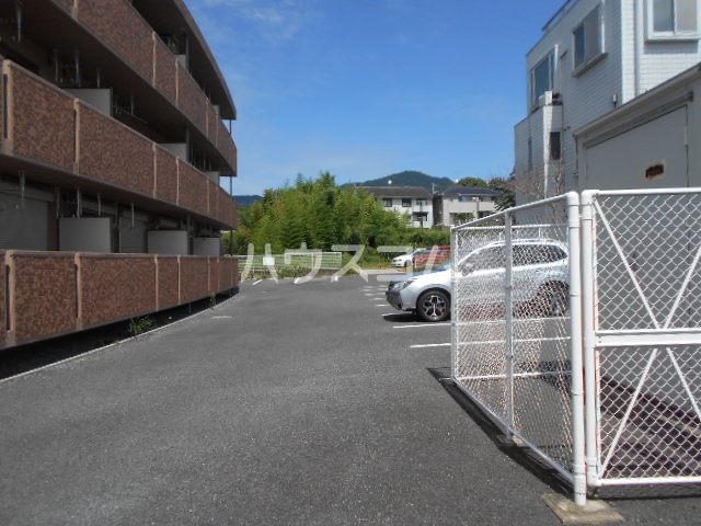 23/30 駐車場