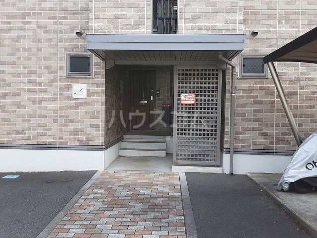 24/30 エントランス