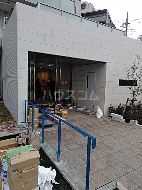 18/28 エントランス