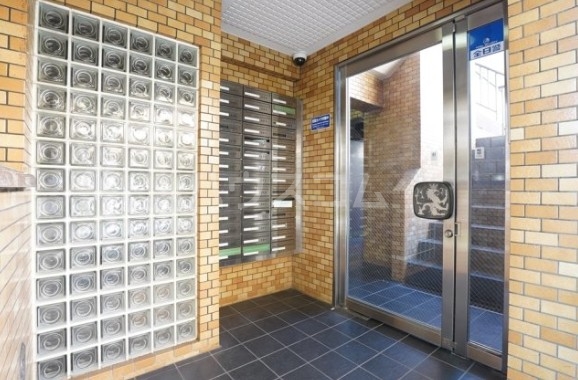 23/28 エントランス