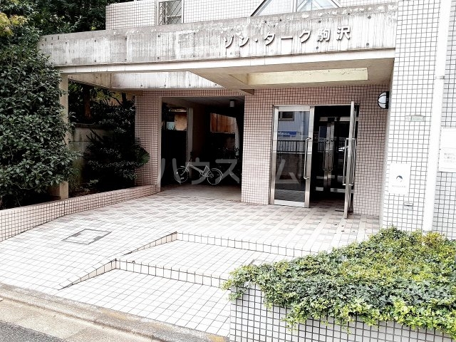 27/30 エントランス