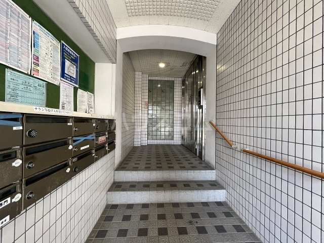 25/30 エントランス