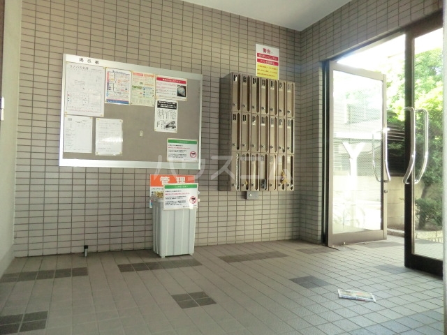 21/30 エントランス