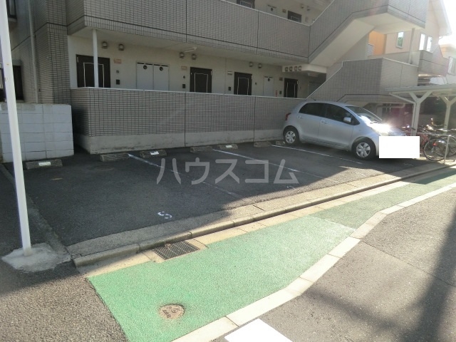 22/30 駐車場