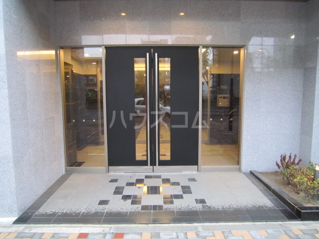 21/30 エントランス