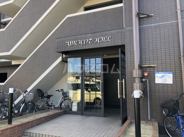 21/30 エントランス