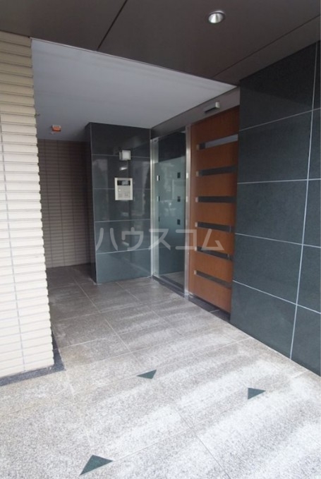 20/30 エントランス