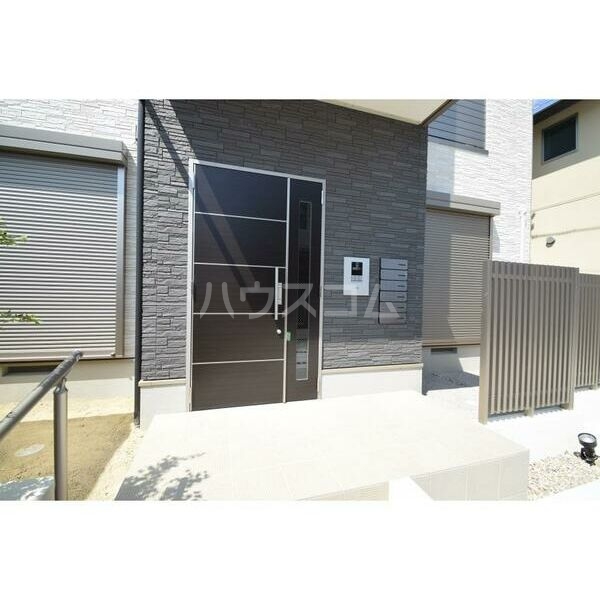 13/22 エントランス