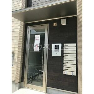13/22 エントランス