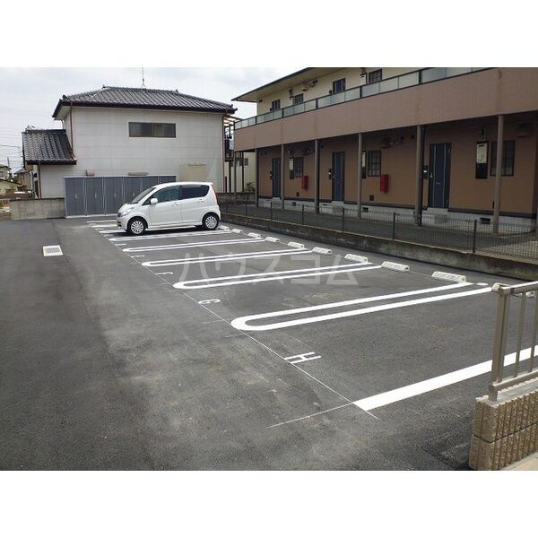 22/28 駐車場