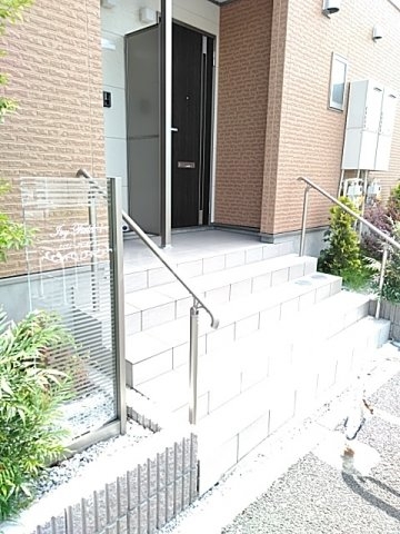 27/30 エントランス