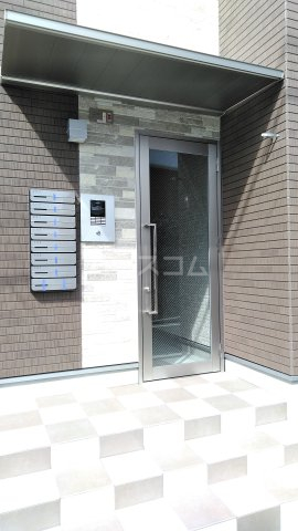 27/30 エントランス