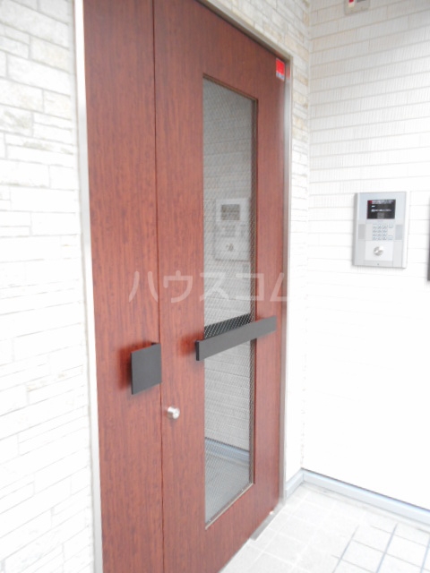 27/30 エントランス