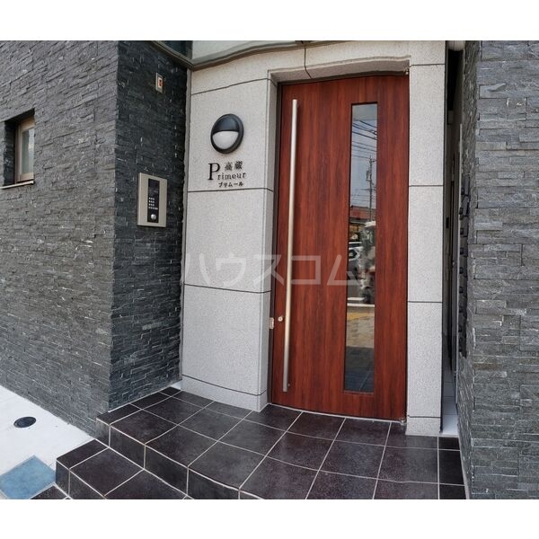 27/29 エントランス