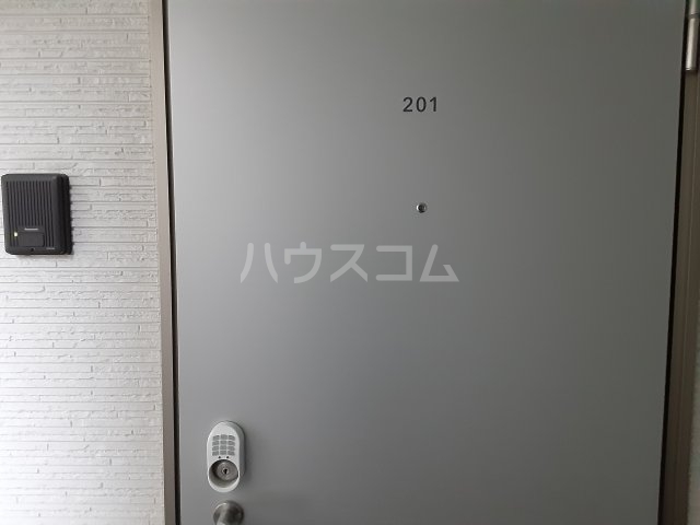 22/28 エントランス