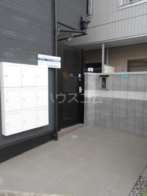 28/30 エントランス