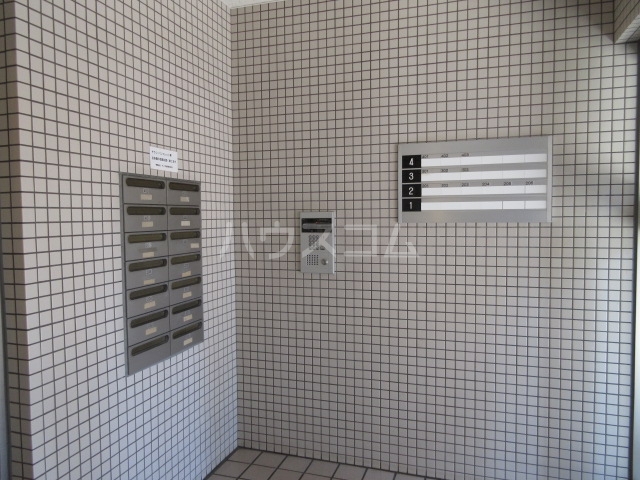 19/23 エントランス