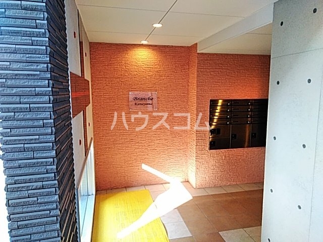 22/27 エントランス