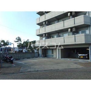 26/30 駐車場