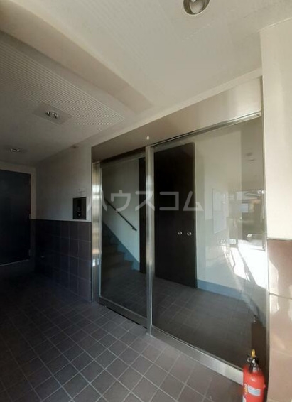 20/30 エントランス