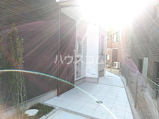 27/30 エントランス