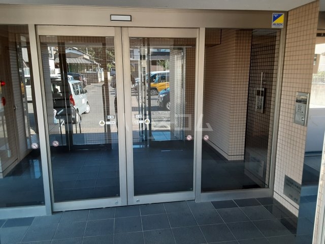 28/30 エントランス