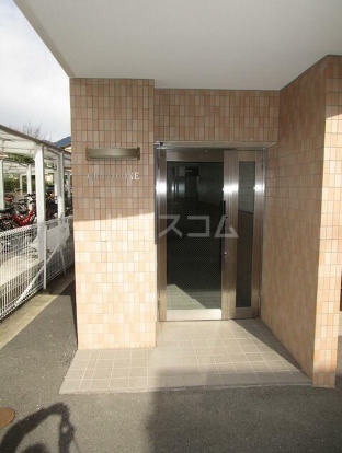 20/30 エントランス