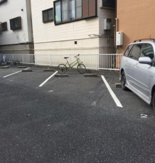 18/28 駐車場