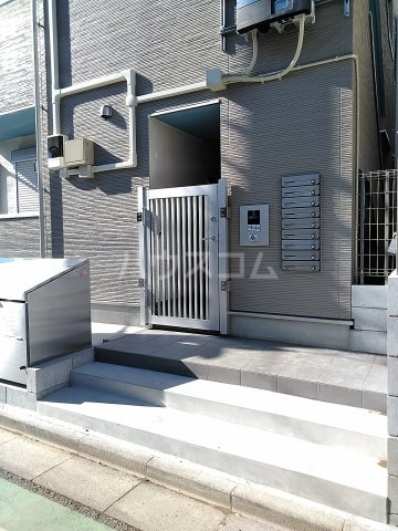 24/28 エントランス