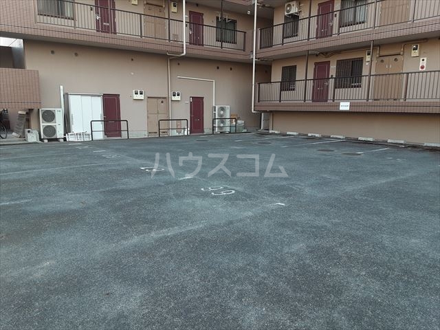 22/30 駐車場