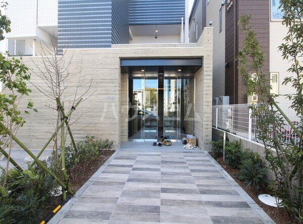 16/26 エントランス