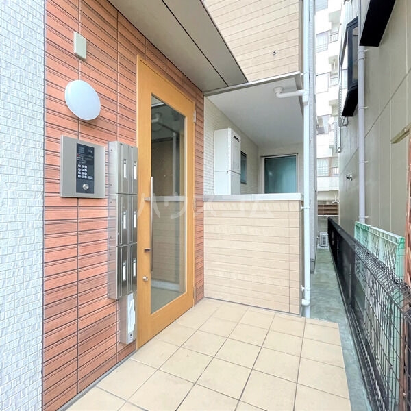 14/23 エントランス