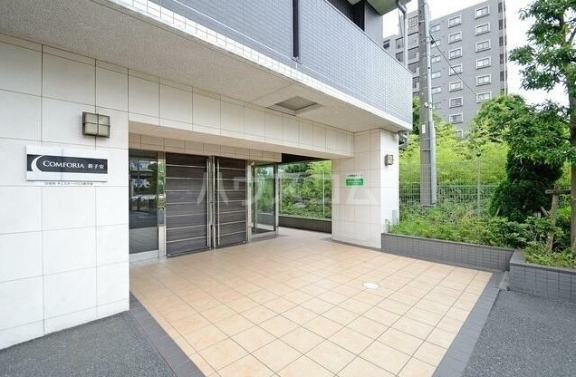 17/19 エントランス