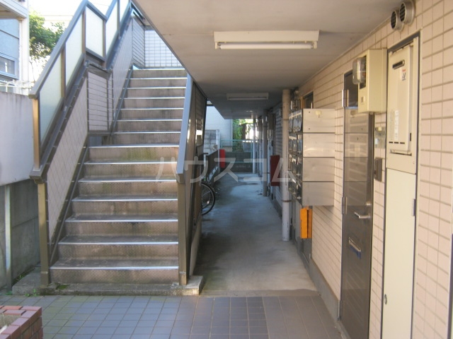 21/30 エントランス