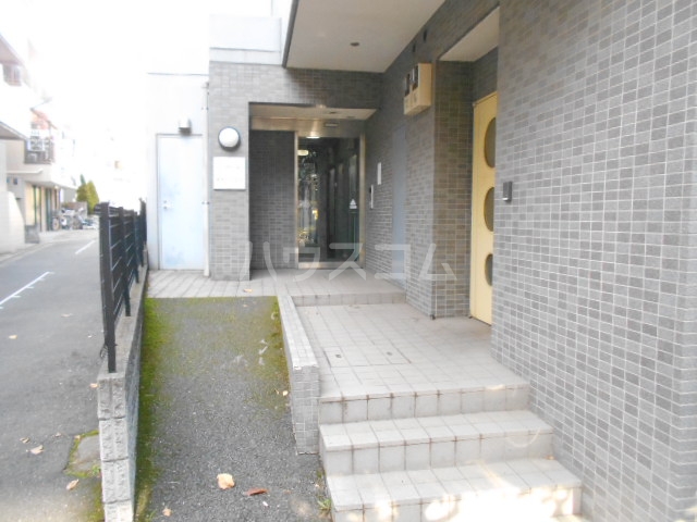 13/19 エントランス