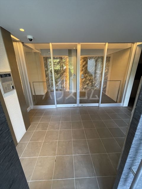 24/30 エントランス