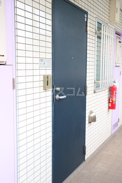 24/30 エントランス