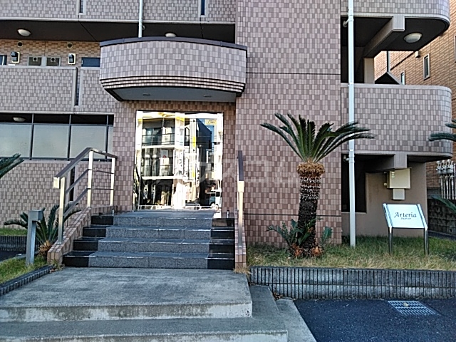 19/27 エントランス