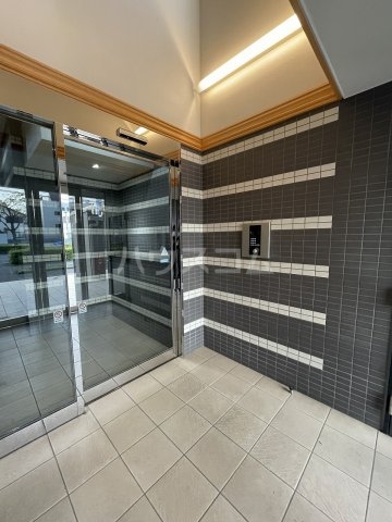 21/30 エントランス