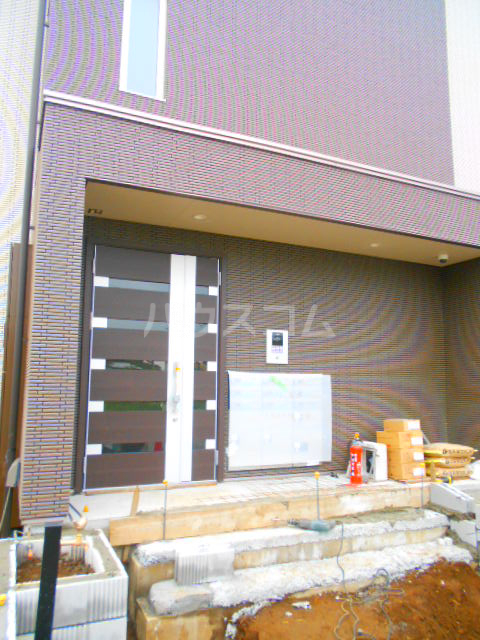 28/30 エントランス