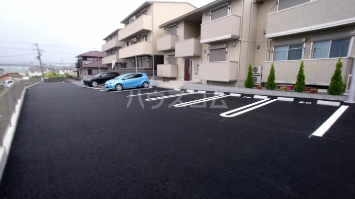 28/30 駐車場