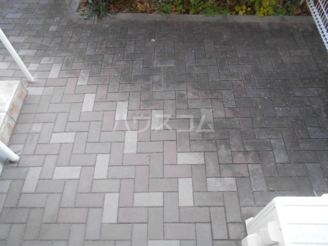 21/30 エントランス