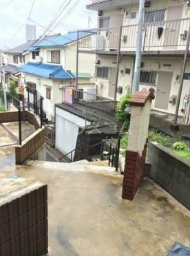 20/21 エントランス