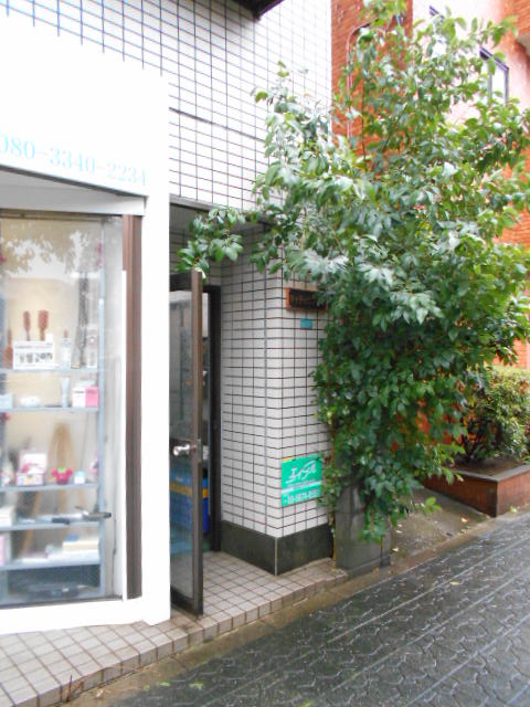 23/30 エントランス