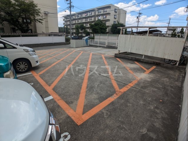 23/30 駐車場