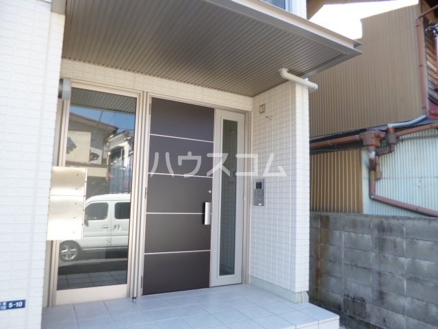 22/28 エントランス