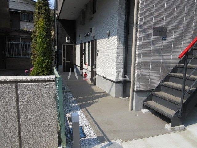 21/30 エントランス